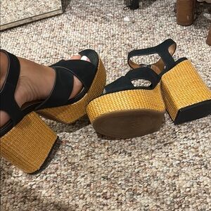 Vince Camuto Black and Yellow Platform Sandals